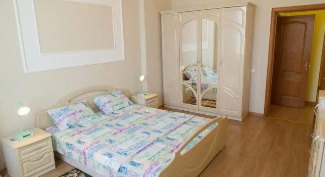 Apartment in 2 Min from Poznyaky Metro Station, Buchen Sie Ferienwohnung Darnyckyj Kiew