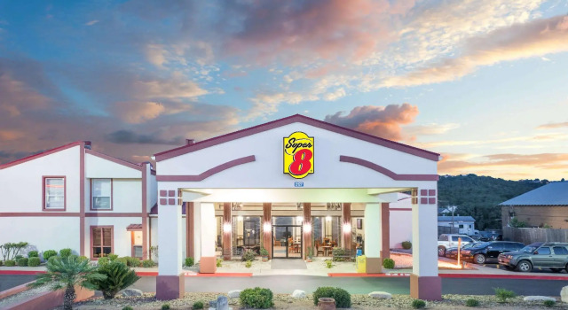 Номер Standard Super 8 by Wyndham Kerrville TX