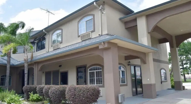Номер Premium Camelot Inn & Suites Highway 290 NW Freeway