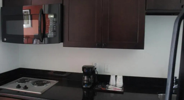 Четырёхместный номер Standard Lux Inn and Suites