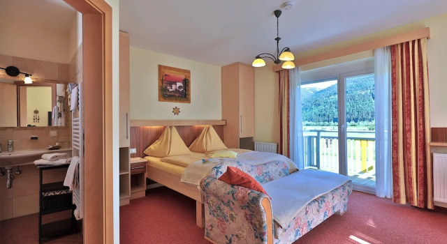Двухместный номер Superior с балконом и с видом на горы Hotel Garni Zerza
