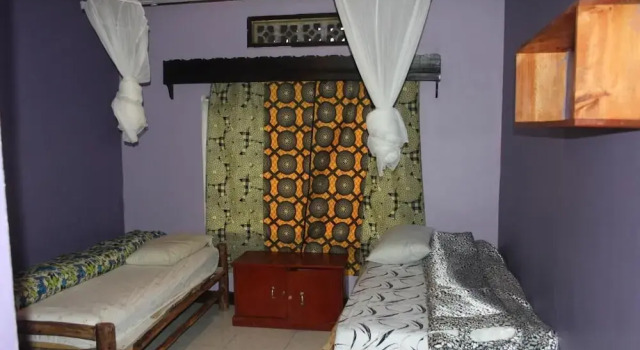 Room in B&B - Amahoro Guest House Triple Room With Shared Bathroom