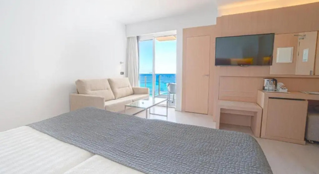 Полулюкс с частичным видом на море CM Playa del Moro
