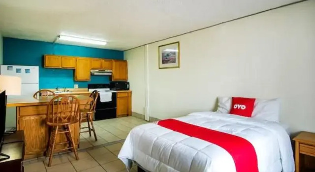 Апартаменты OYO Hotel Hutchinson West 4th Ave