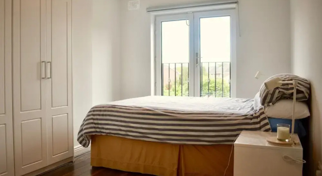 Central 3 Bedroom House in Dublin, Забронировать Дом для отпуска Коттеджи Дублина, рядом с Стадион для собачьих бегов Шелбурн-парк, Коттедж