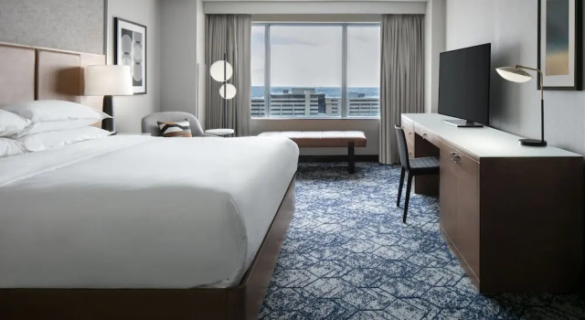 Двухместный полулюкс Sheraton Overland Park Hotel at the Convention Center