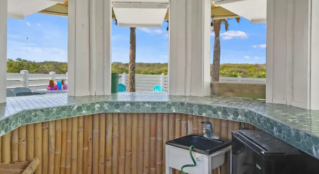 Коттедж Oceanfront Serenity Under the Sea Tiki Bar BBQ