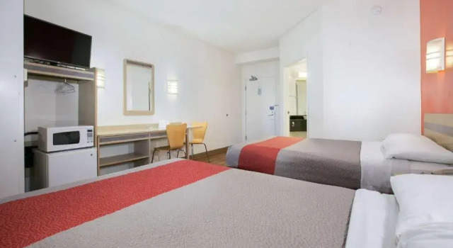 Четырёхместный номер Deluxe Motel 6-Brooklyn Center, MN - Minneapolis