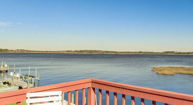Boat Dock! Waterfront Group Getaway in Ocean Pines, Buchen Sie Ferienhaus Hotels in Maryland mit Parkplatz, Parkplätze
