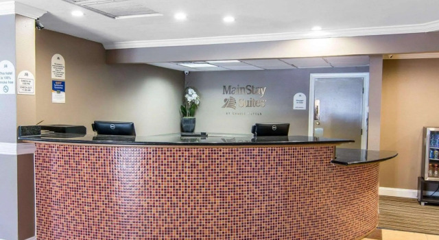 La Quinta Inn & Suites Williamsburg, Book Hotel Billige hoteller i Virginia