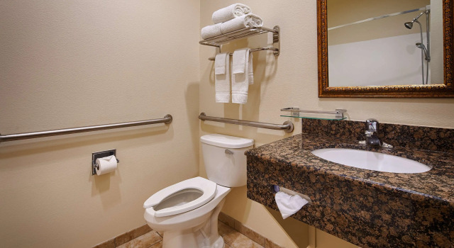 Четырёхместный номер Standard Best Western Lockhart Hotel & Suites