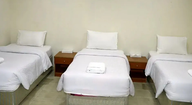 Кровать в общем номере (мужской номер) Dubai Youth Hotel