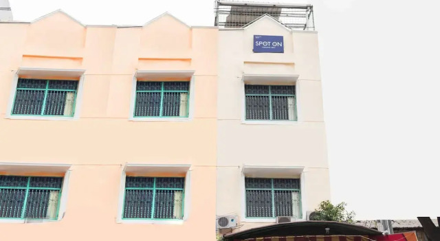 SPOT ON 2373 Executive Inn 2, Rezerwuj Hotel Medan Sumatra
