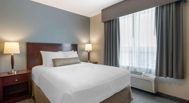 Люкс с 2 комнатами Best Western Rocky Mountain House Inn & Suites