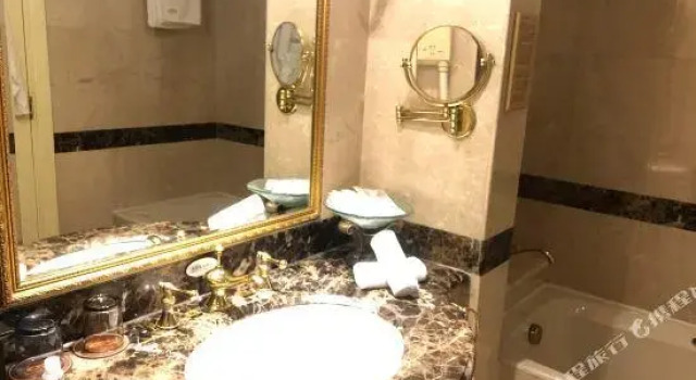 Люкс Grand Noble Hotel Dongguan