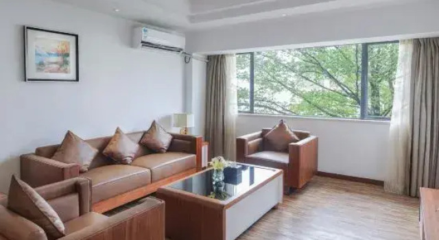 Люкс Business MS  LOTUS  HOTEL（Shenzhen International Convention and Exhibition Center Store）