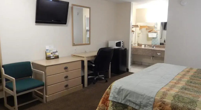 Standard Zimmer Executive Inn Pearsall