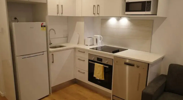 Студия с балконом Modern, Cosy Studio Apartment Auckland Central