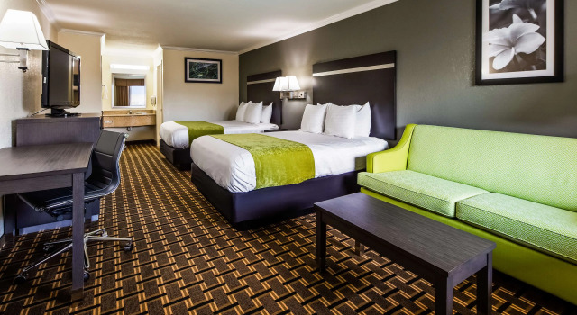 Четырёхместный номер Standard Best Western Garden Inn