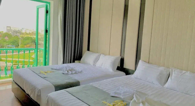 Четырёхместный семейный номер Standard с видом на озеро Sao Charm Sài Gòn Hotel
