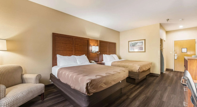 Четырёхместный номер Standard Quality Inn & Suites Hendersonville - Flat Rock