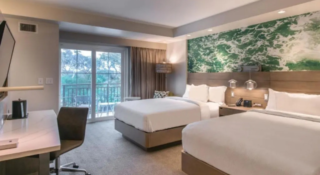 Standard Vierer Zimmer mit Balkon und mit Landblick Courtyard by Marriott Jekyll Island