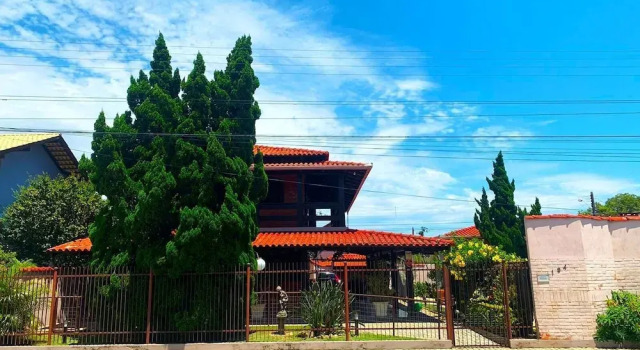 Casa com Piscina em Penha - Beto Carrero