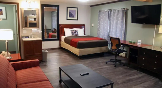 Трёхместный номер Standard South T Motel