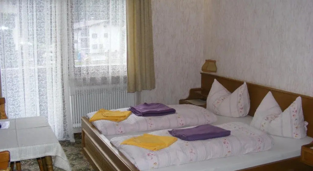 Pension Ostbach, Prenota Hotel Hotel a Tirolo con parcheggio, Parcheggio