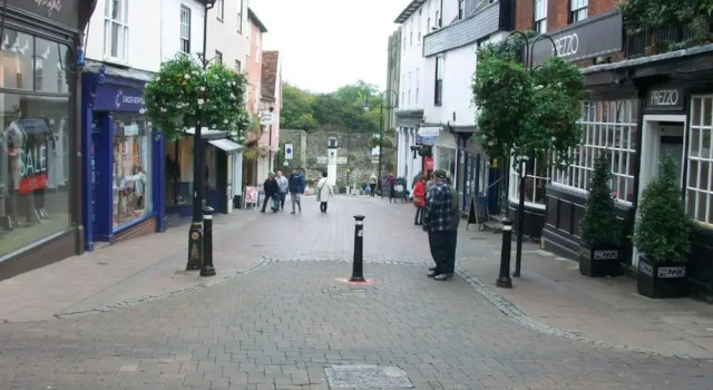 1 Bedroom Cottage in Bury, No Deposit, Book Vacation Home Bury Greater Manchester