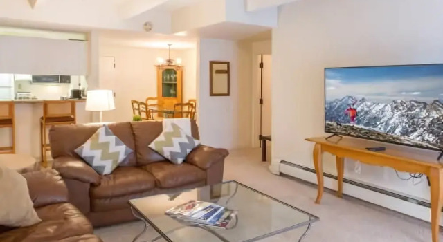 Villa Cortina Condo with 5 Minutes Walk to Gondola by RedAwning