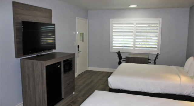 Четырёхместный номер Standard Vagabond Inn San Luis Obispo