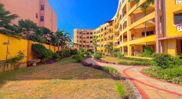 Номер Economy Royal Beachfront Apartments