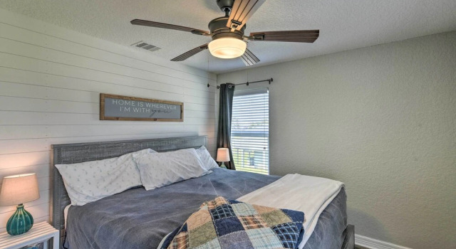 Коттедж 2 Blocks to Gulf: Surfside Beach Family Home!