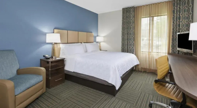 Люкс Candlewood Suites Grand Rapids Airport by IHG