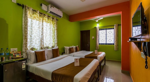OYO 10793 near Baga Beach, Rezerwuj Hotel Hotele w North Goa z parkingiem, Parking