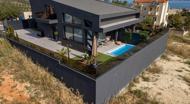 Вилла Inviting 4-bed Villa Lia in Vathianos Kampos