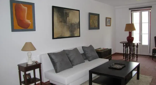 Beautiful Flat in Historical Heart, Забронировать Апартаменты/квартира Эштрела , рядом с Рату