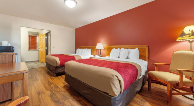 Четырёхместный номер Standard Harmony Inn & Suites