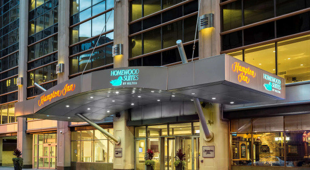 Hampton Inn Chicago Downtown/Magnificent Mile, Забронировать Отель Отели Чикаго с завтраком, рядом с Музей современного искусства Чикаго, Завтраки