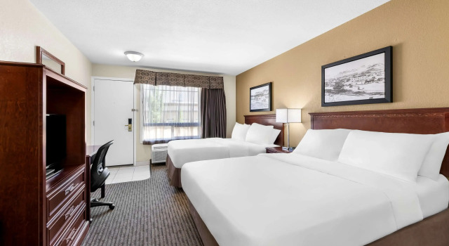 Шестиместный люкс с 2 комнатами SureStay Plus Hotel by Best Western Drumheller