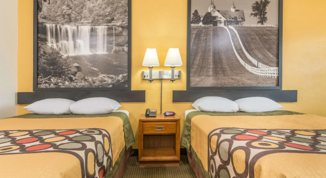Четырёхместный номер Standard Super 8 by Wyndham Williamsburg