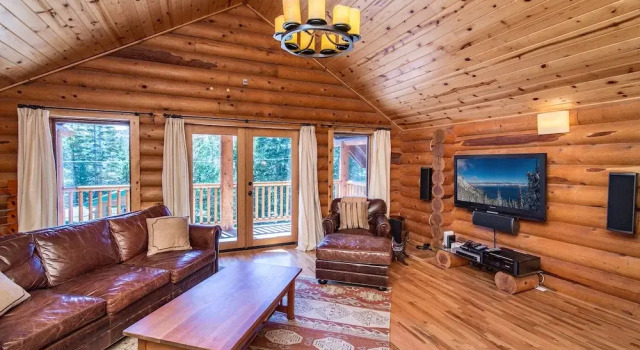 Log  W/ Hot Tub, Billiards & Mt. Tallac Views 4 Bedroom Home, Забронировать Дом для отпуска Саут-Лейк-Тахо South Lake Tahoe Area