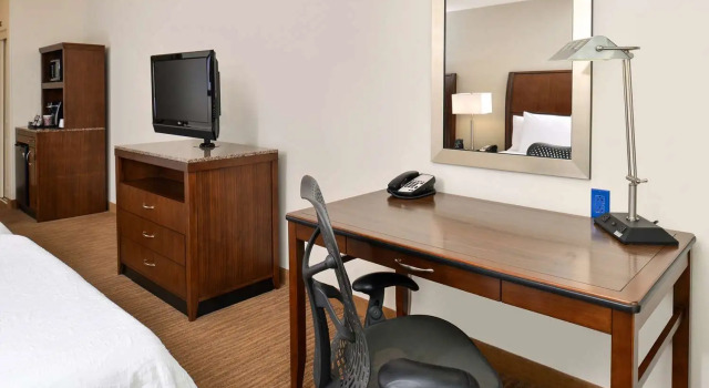 Номер Standard Hilton Garden Inn Addison