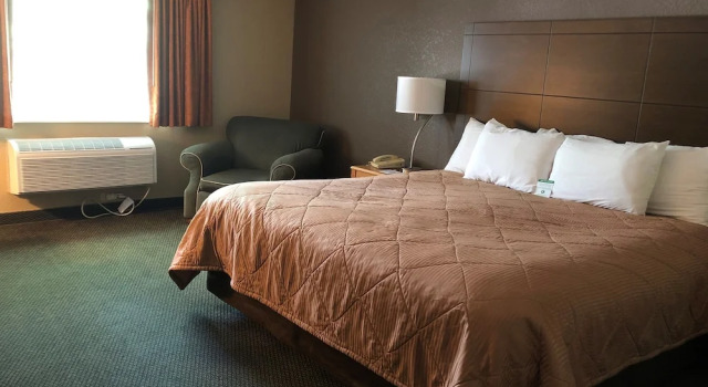Двухместный номер Standard Boarders Inn & Suites by Cobblestone Hotels - Fayette
