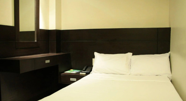 Green Glass Hotel, Забронировать Отель Каламба 