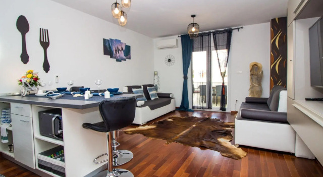 Modern Apartment in Šilo with Private Swimming Pool, Varaa Huoneisto Hotellit Kvarner Islands uima-altaalla, Uima-allas
