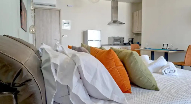 Epipleon Luxury Suites -105- Δωμάτιο 35τμ με βεράντα 35τμ μπροστά στη θάλασσα, Réserver Hôtel Hôtels à Platanitis avec parking, Parking