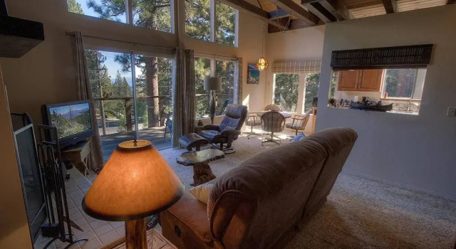 Tree Top Retreat by Lake Tahoe Accommodations, Забронировать Дом для отпуска Отели South Lake Tahoe Area с парковкой, Парковка
