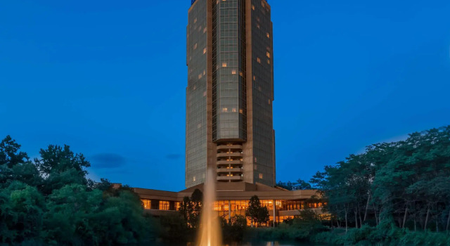 Четырёхместный номер Presidential Hilton Alexandria Mark Center